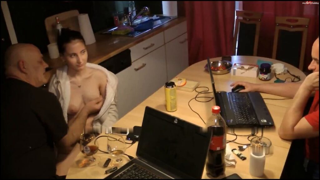 Lou-Nesbit - Krass - Daddy schaut zu wie sein Kumpel mich fickt - Egon-Kowalski